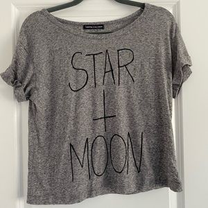 Happening in the present graphic tee